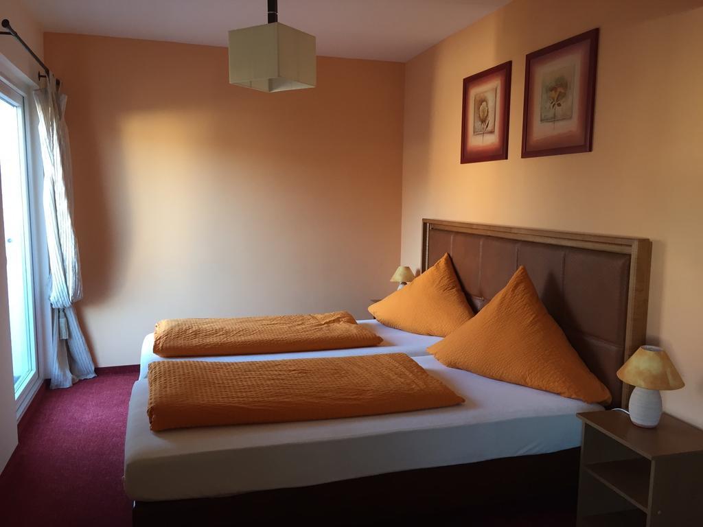 Haus Der Gastlichkeit Hotel Ratingen Room photo